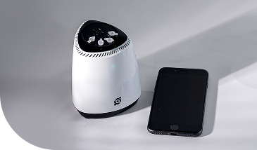 Dispositivo Hilab Molecular ao lado de um smartphone